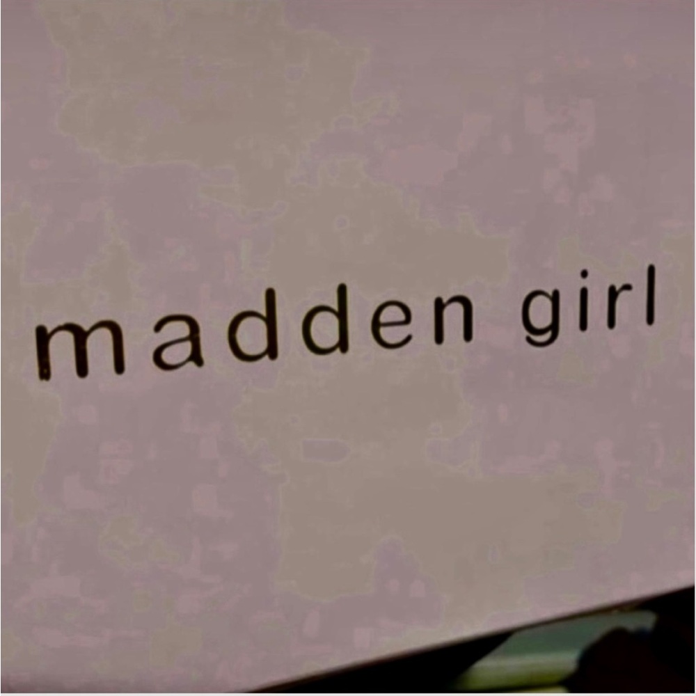 (BRAND NEW) Madden Girl Linlee Sneakers - Woman’s Size 10 w/Neon Shoestrings) - Picture 8 of 10